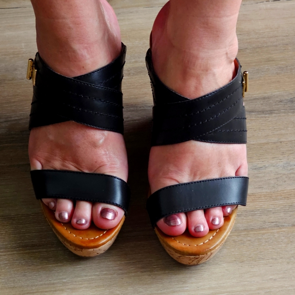 Tommy Hilfiger 8.5 black open toed cork platform sandles